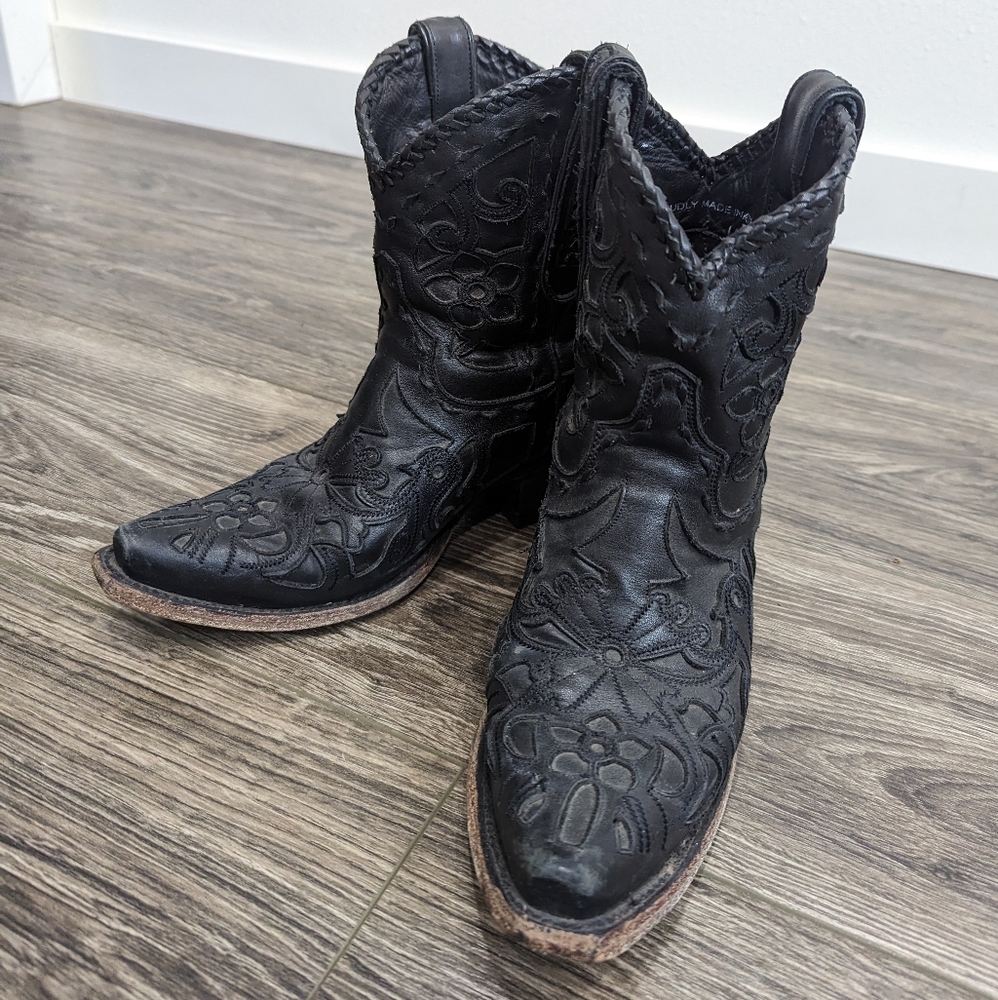 Boots - Picture 2 of 4